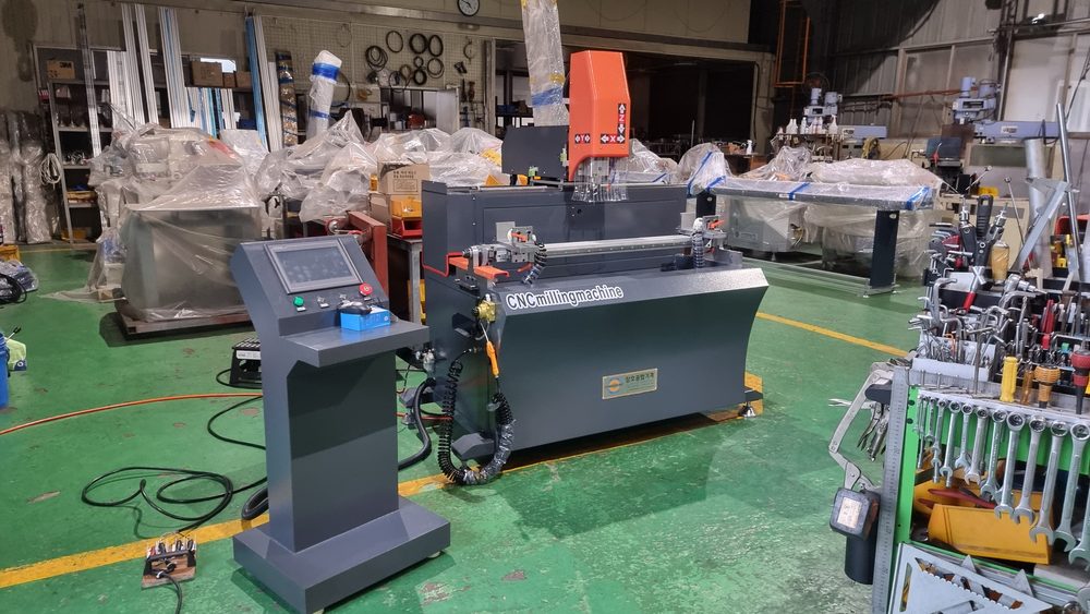 공장에 설치된 WTMZ-CNC-800 CNC 3축 루터 가공기 전체 모습