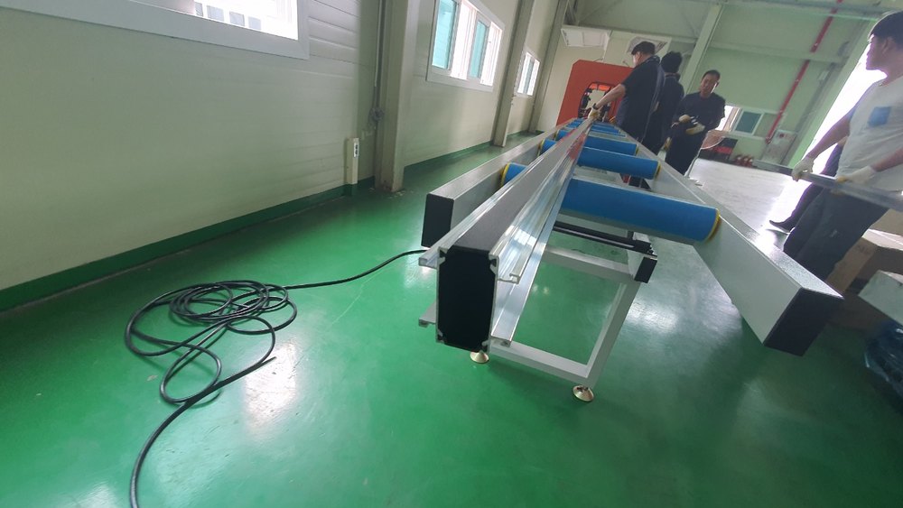 한 줄로 놓은 받침대와 본체