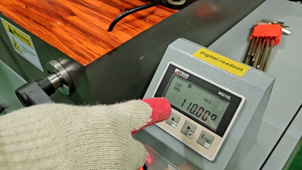 디지털 각도 표시창에 맞춘 110도