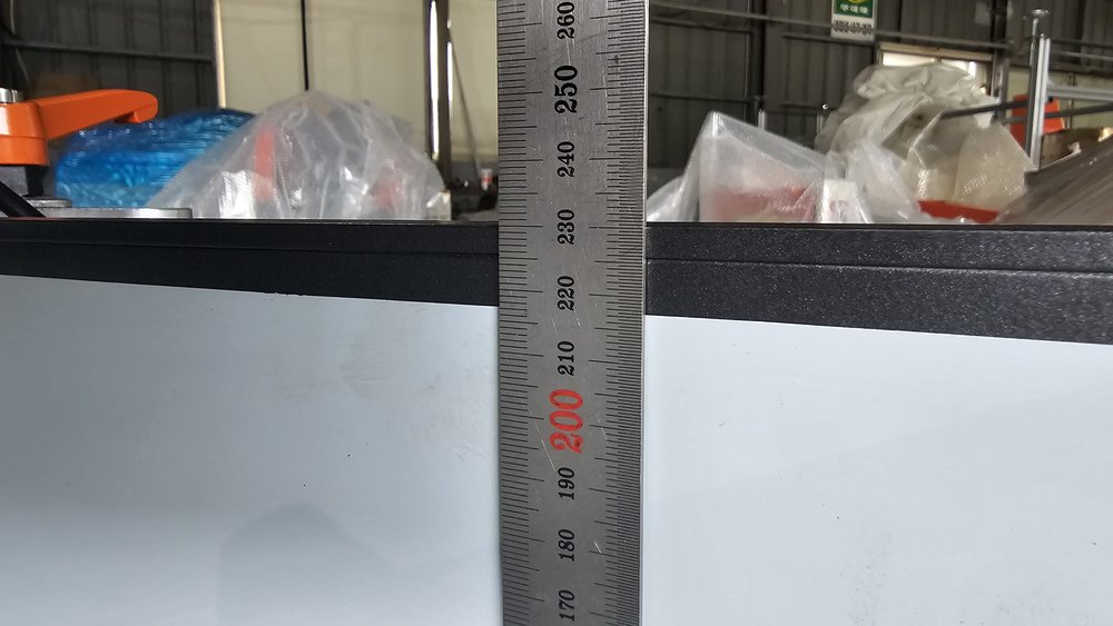 자를 대어 잰 자재 높이