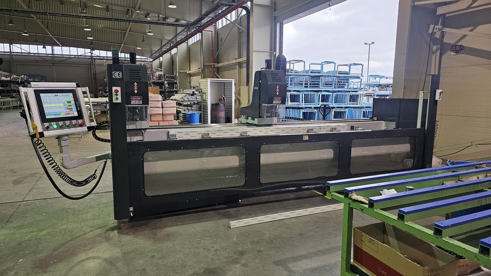 고객 공장에 설치를 마친 WTMD-CNC-1X1-3000