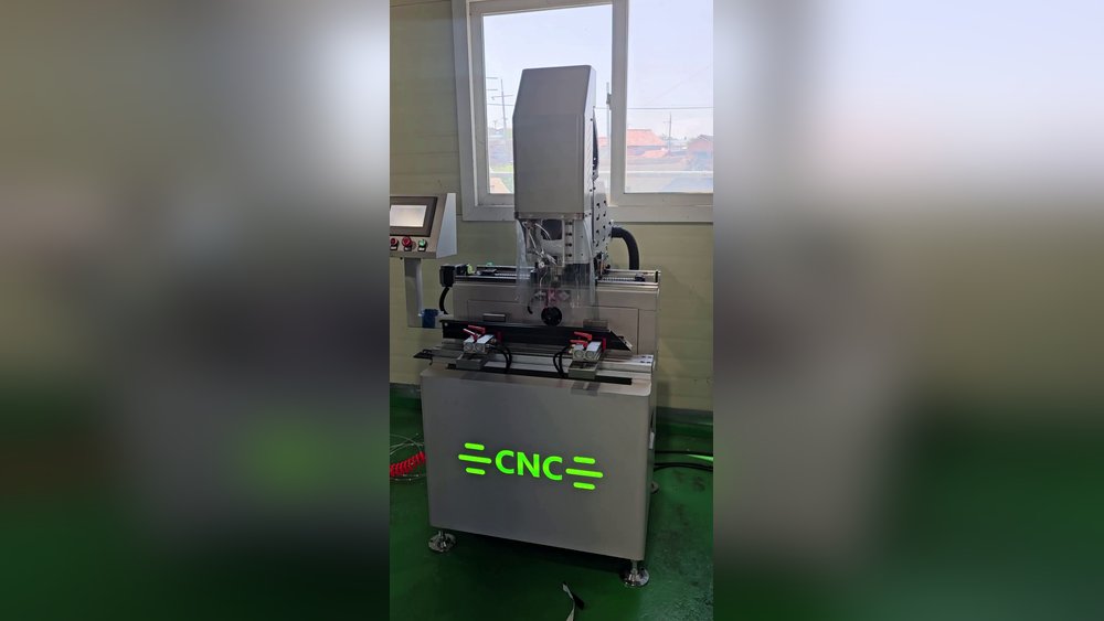 시운전 때의 CNC400 루터기 전체 모습
