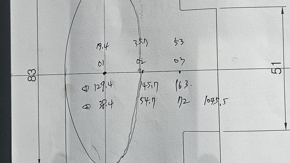 타원 모양과 치수를 적은 도면
