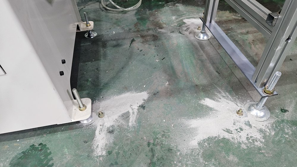 절단기와 롤러다이 받침 다리 고정 (롤러다이 별도 판매)