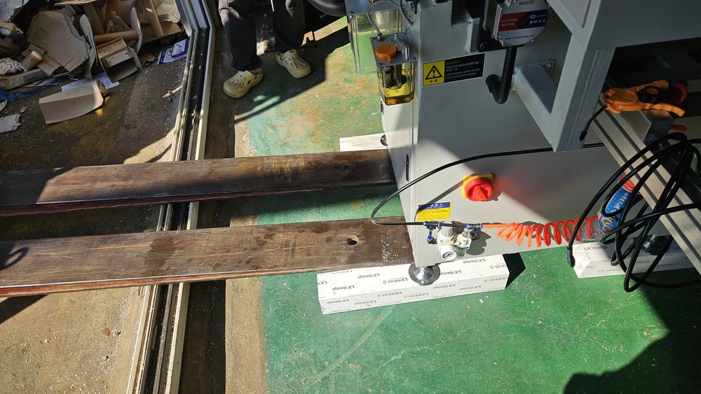 지게차로 내리는 WTMM-CNC-400