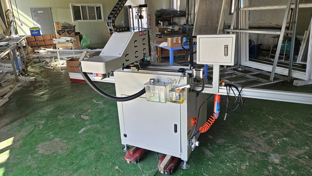 이동 받침에 올려 자리로 옮기는 CNC400