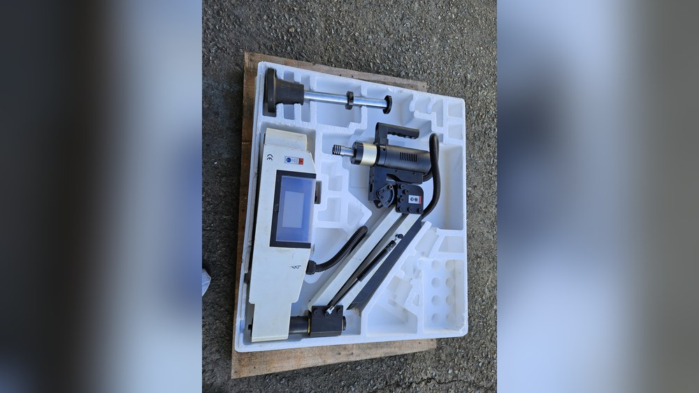 원래 포장재에 담긴 서보 탭핑기 WTM-M3-M16-1100K