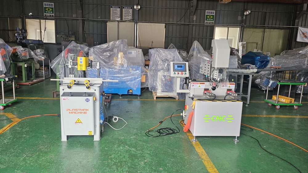 SC-541과 WTMM-CNC-400을 함께 찍은 모습