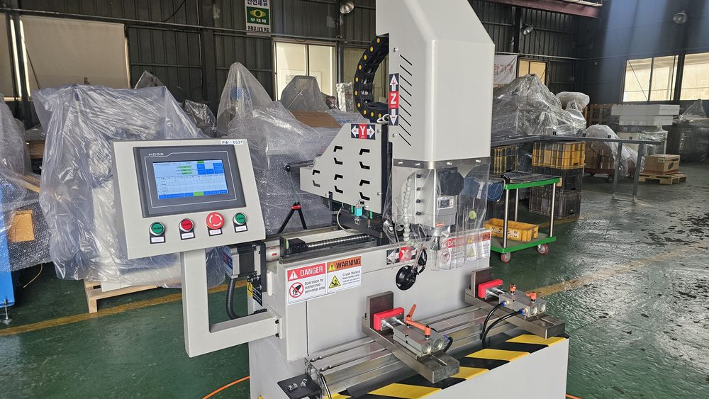 WTMM-CNC-400 헤드와 터치 화면