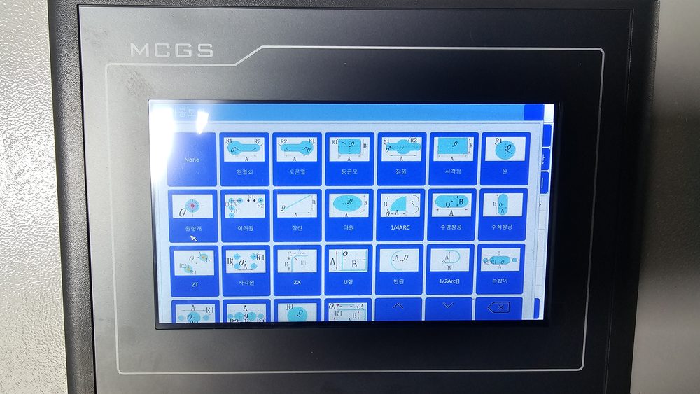 가공 도형을 고르는 WTMM-CNC-400 화면