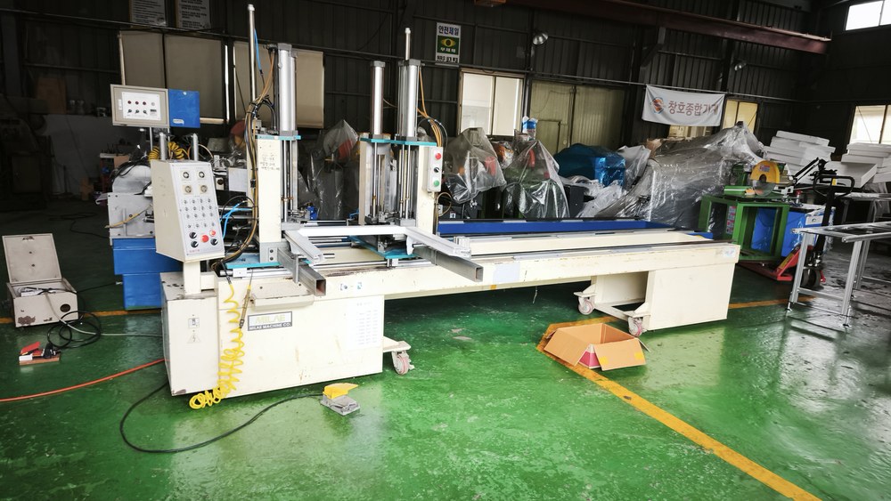 저희 공장에 입고한 PVC 2포인트 용접기 ML-2W-02