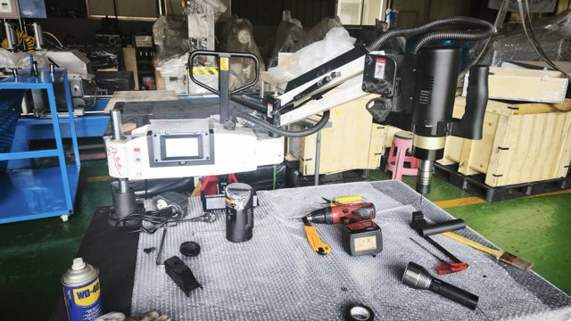 지게차에서 떨어져 파손된 서보 탭핑기, 수리할 수 있나요?