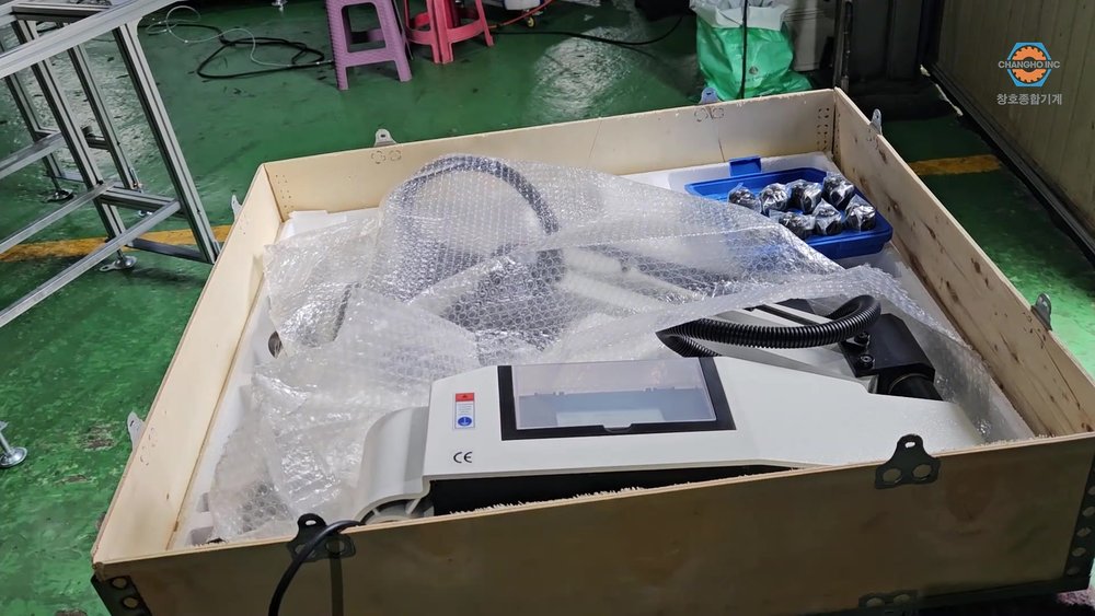 나무 상자에 담은 본체와 탭 콜렛 척 케이스