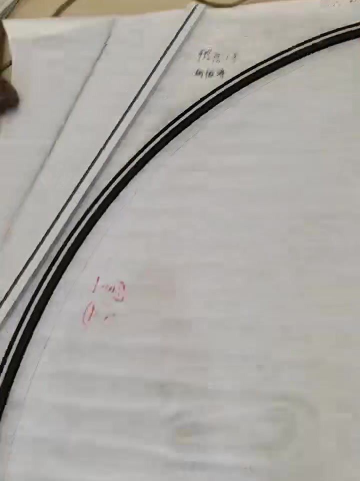 둥글게 휜 커튼 레일