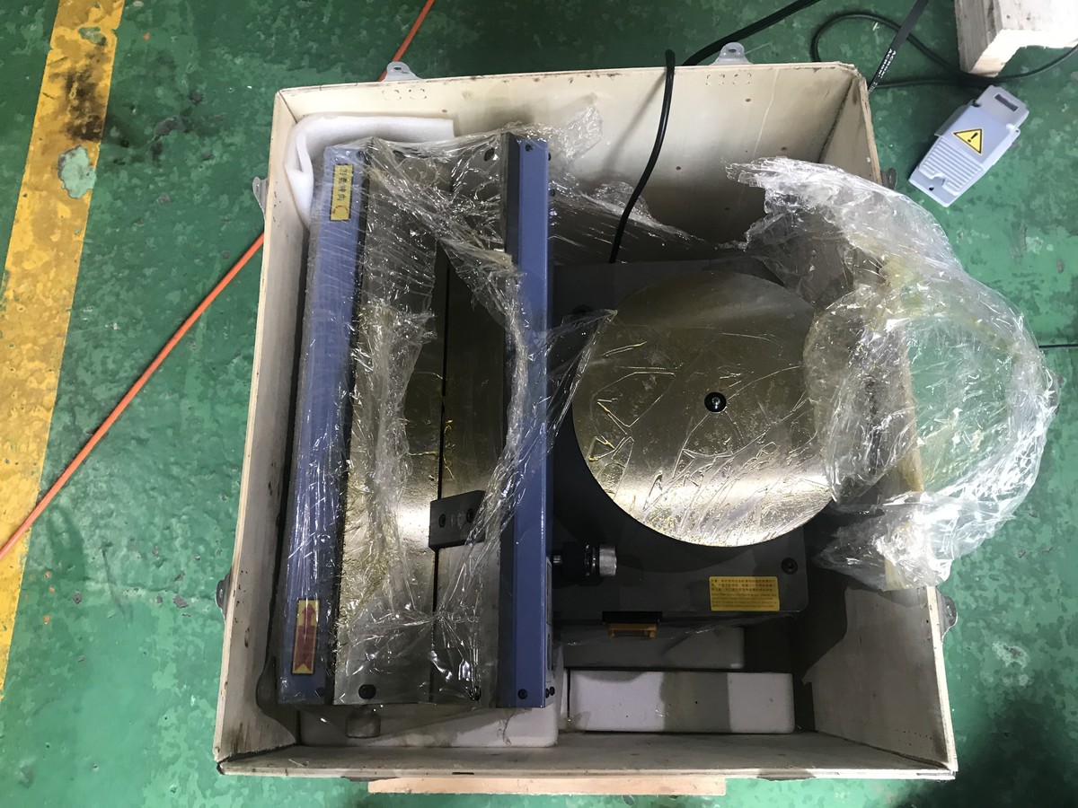 개봉 상태 — 제1·제2 평판과 턴테이블 상부 구조