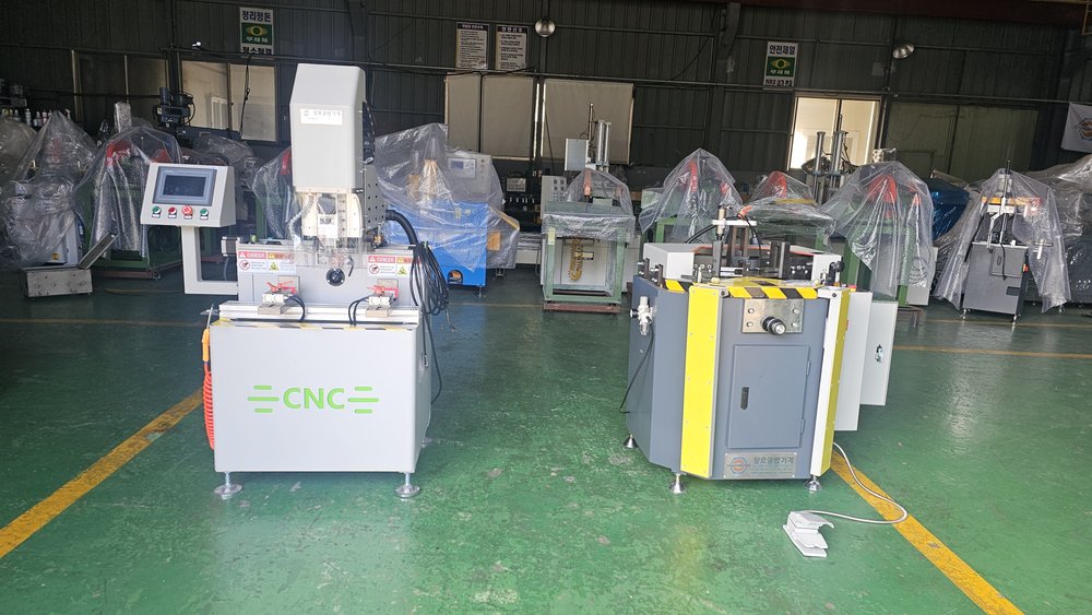 CNC400 루터기와 함께 출고 준비