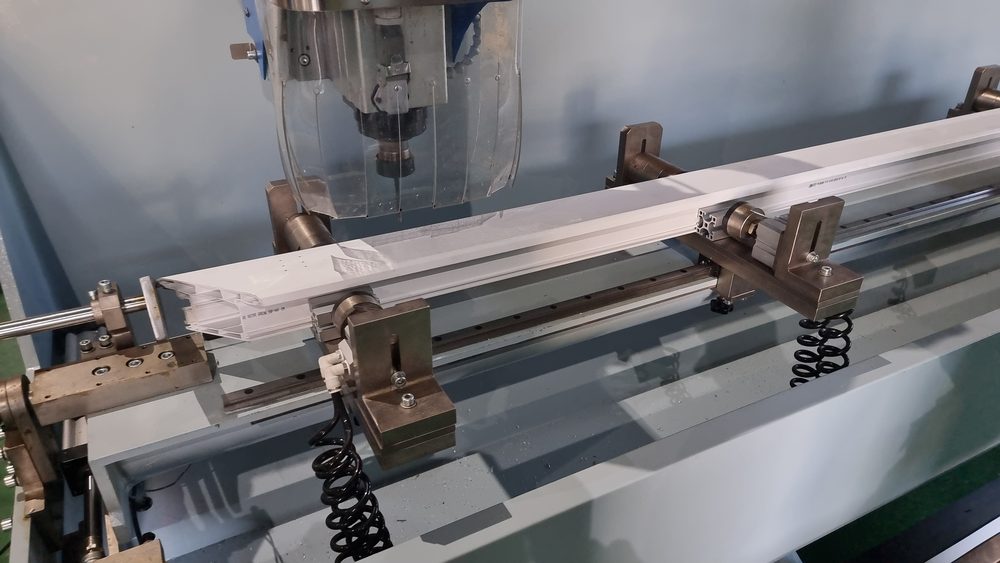 고정한 자재